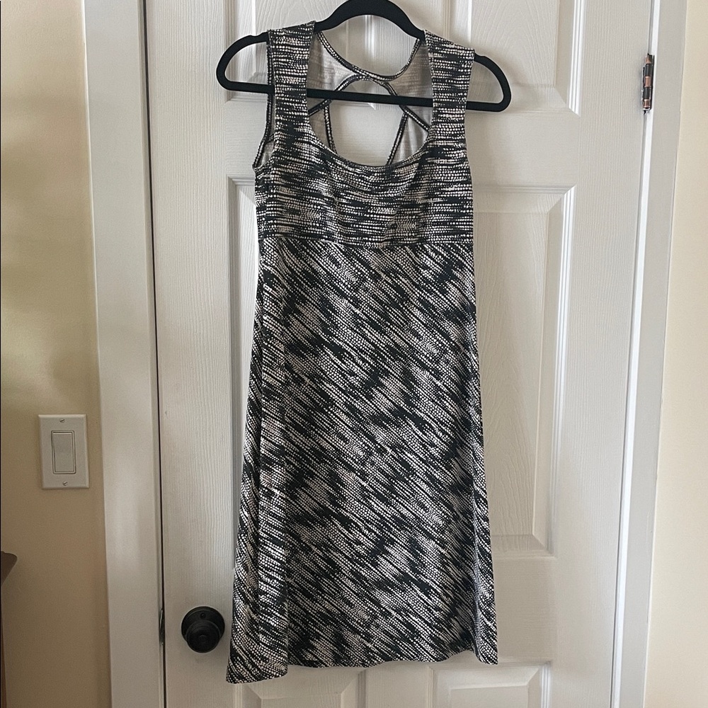 MEC stretchy black white speckled dress